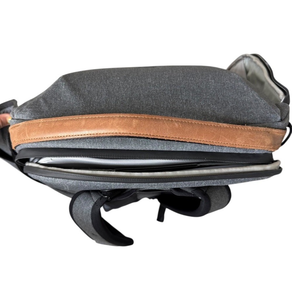 Peak Design Everyday Backpack 30L V2 Unisex Charcoal Gray Camera Travel Bag GUC - Picture 6 of 16